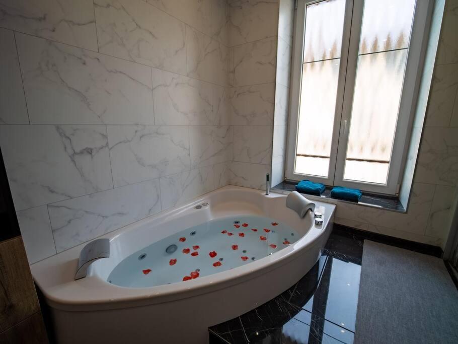 Mega Jeanne D'Arc Billard Baby Foot Logements Insolites Nancy Ngoại thất bức ảnh